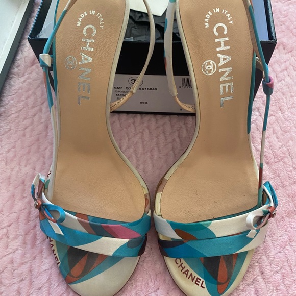 Channel sandals. - Picture 11 of 12